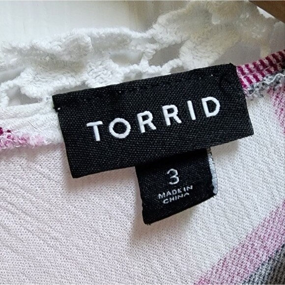 Torrid Top Womens 3X Pink Purple Plaid Crinkle Gauze Crochet Lace Short Sleeve - Picture 7 of 7